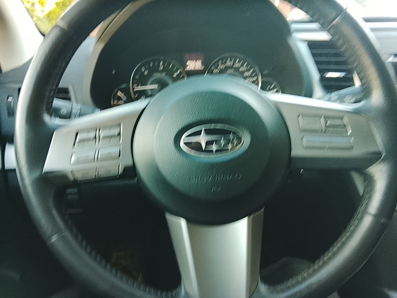 Subaru Legacy 12 of 30