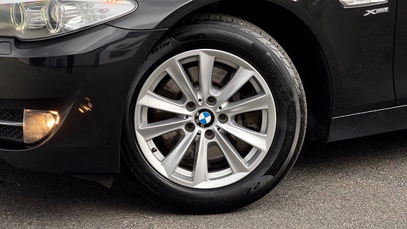 BMW 525d 3 of 5