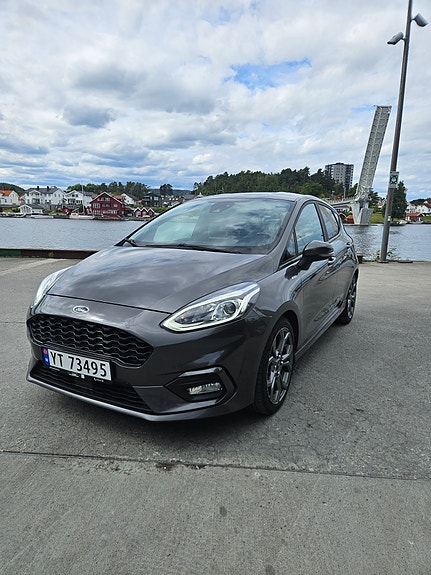 Ford Fiesta 3 of 5