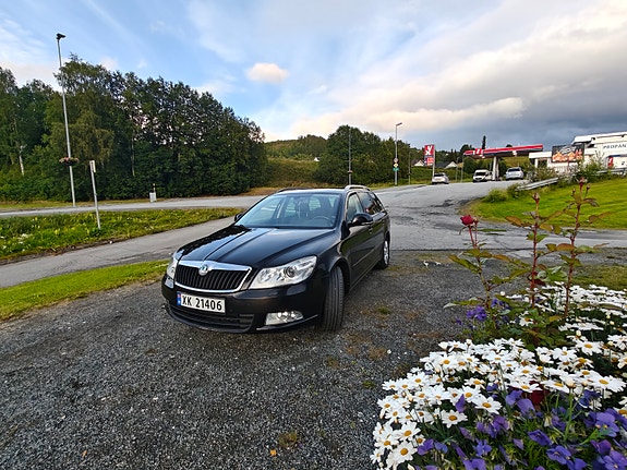 Skoda Octavia 2 of 5