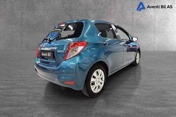 Toyota Yaris 3 of 5