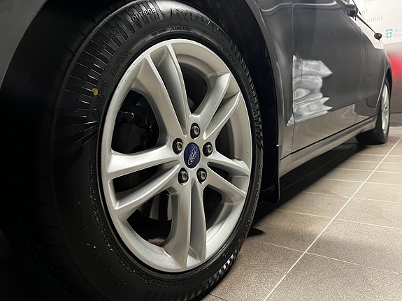 Ford Mondeo 14 of 30