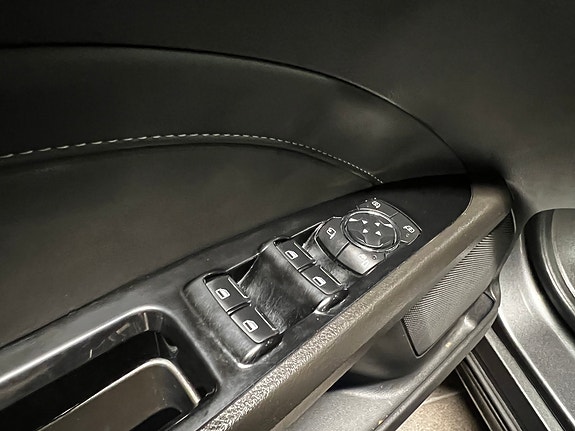 Ford Mondeo 30 of 30