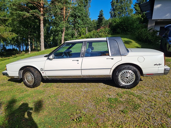 Oldsmobile 2 of 5