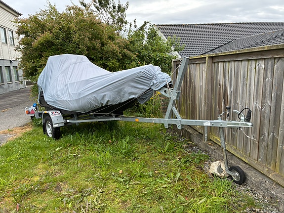 Råtøff ungdomsbåt, River 350 xr blæk edition selges med henger. 13 of 14