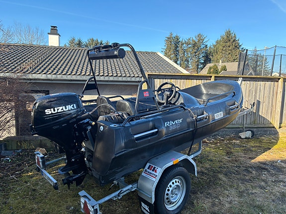 Råtøff ungdomsbåt, River 350 xr blæk edition selges med henger. 3 of 14