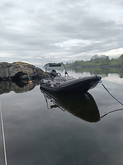 Råtøff ungdomsbåt, River 350 xr blæk edition selges med henger. 11 of 14