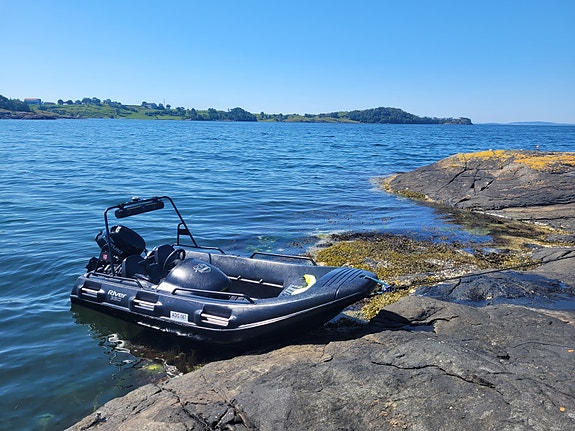 Råtøff ungdomsbåt, River 350 xr blæk edition selges med henger. 9 of 14