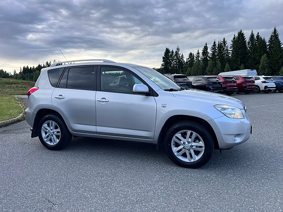 Toyota RAV4 2 of 5