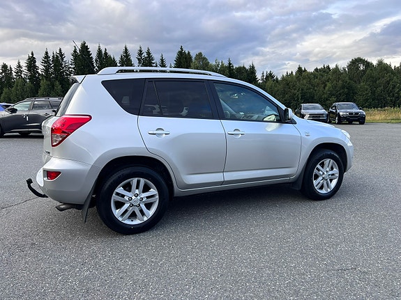 Toyota RAV4 3 of 5