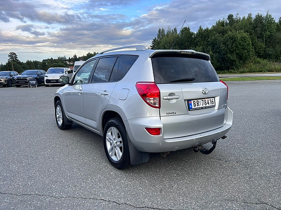 Toyota RAV4 5 of 5