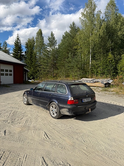 BMW 320d 3 of 5