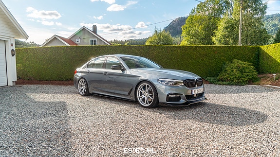 BMW 530e 2 of 5