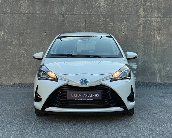 Toyota Yaris 3 of 5