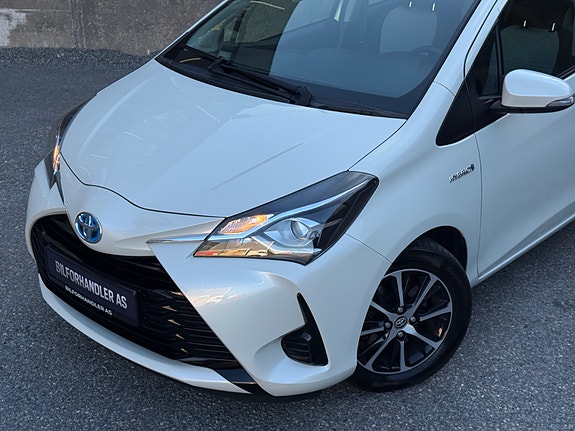 Toyota Yaris 2 of 5