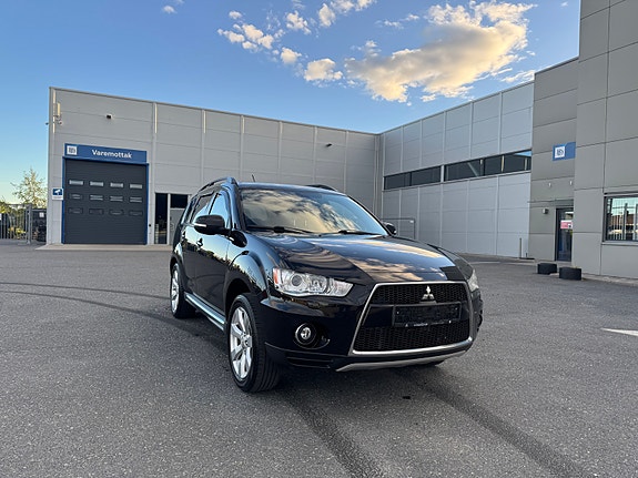 Mitsubishi Outlander 2 of 5