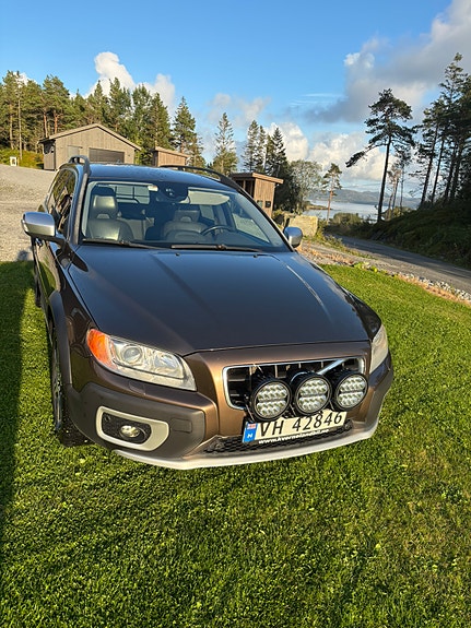 Volvo XC70 2 of 5
