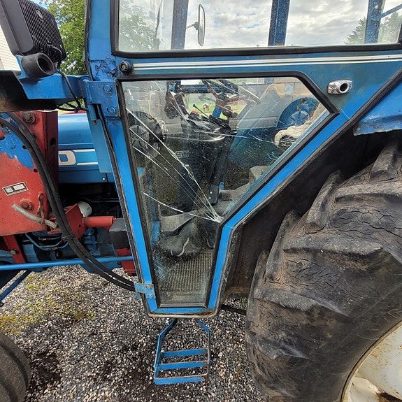 Ford 4610 9 of 11