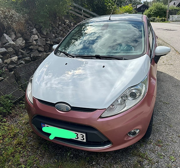 Ford Fiesta 2 of 5