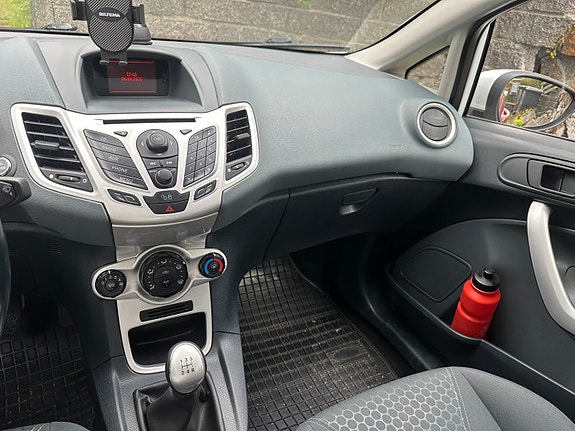 Ford Fiesta 4 of 5