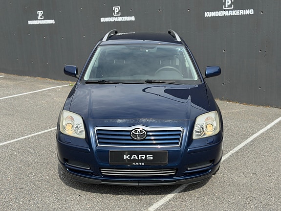 Toyota Avensis 2 of 5