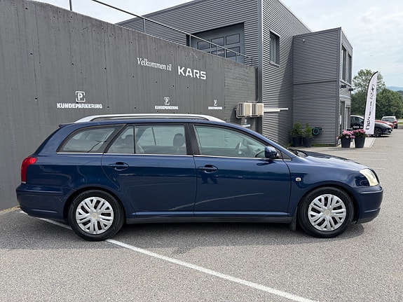 Toyota Avensis 4 of 5