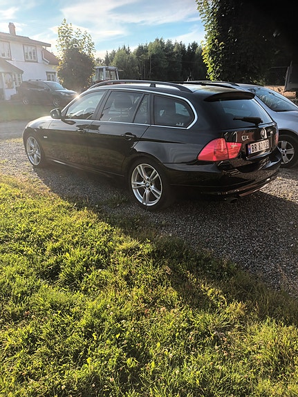 BMW 318d 3 of 5