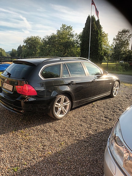 BMW 318d 4 of 5