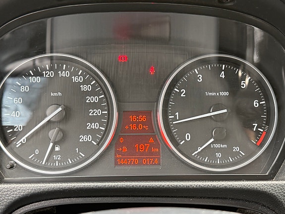 BMW 320i 20 of 21
