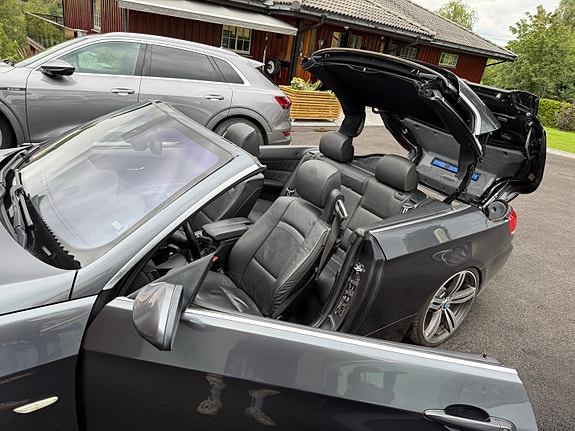 BMW 320i 16 of 21