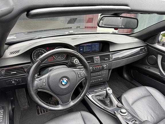 BMW 320i 15 of 21