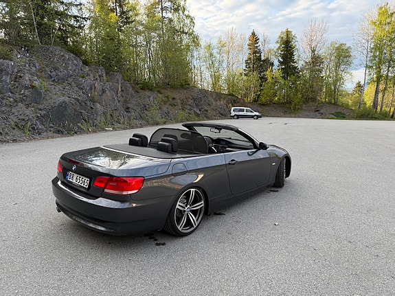 BMW 320i 4 of 21