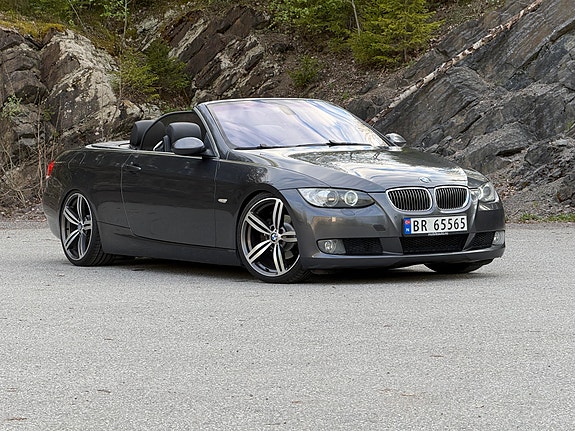 BMW 320i 2 of 21