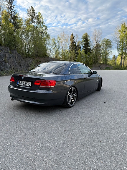 BMW 320i 11 of 21