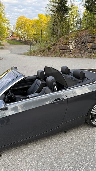 BMW 320i 8 of 21