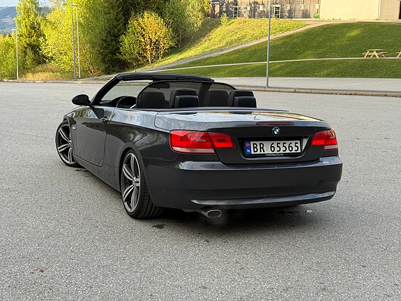 BMW 320i 6 of 21