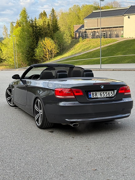 BMW 320i 5 of 21