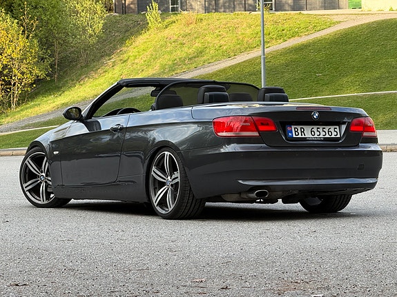 BMW 320i 7 of 21