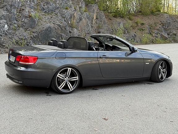 BMW 320i 3 of 21