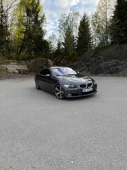 BMW 320i 12 of 21