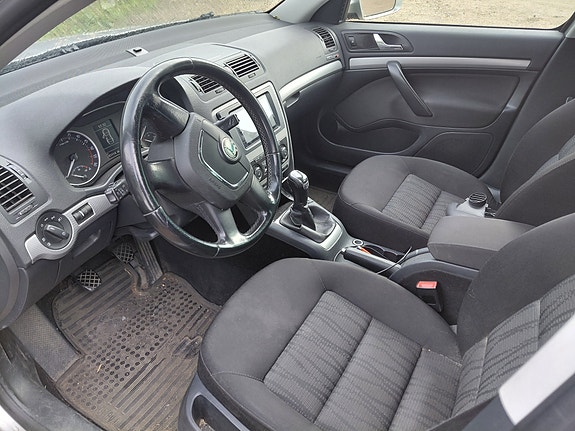 Skoda Octavia 3 of 5