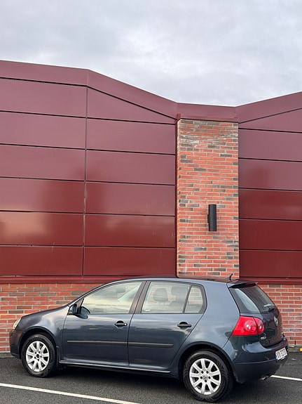 Volkswagen Golf V 2 of 5