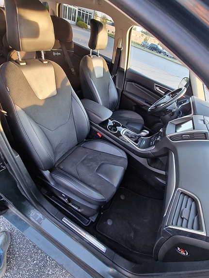 Ford S-MAX 16 of 30