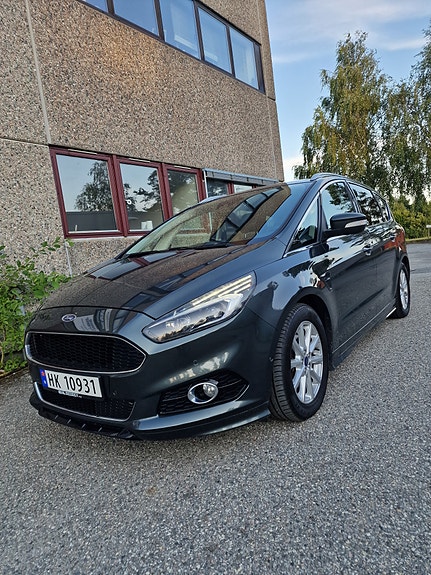 Ford S-MAX 27 of 30