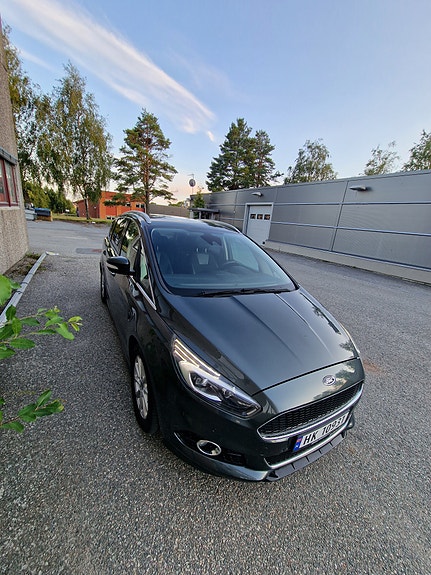 Ford S-MAX 26 of 30