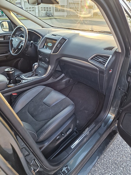 Ford S-MAX 18 of 30