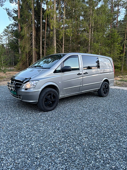 Mercedes-Benz Vito 113 2 of 5