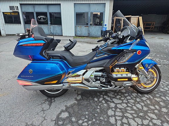 Honda GL 1800 Goldwing Tour 5 of 9