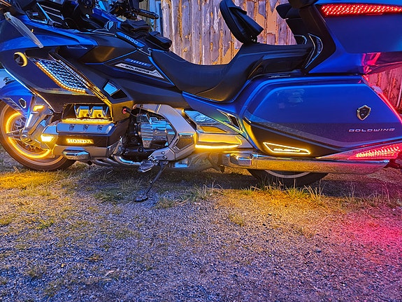 Honda GL 1800 Goldwing Tour 3 of 9