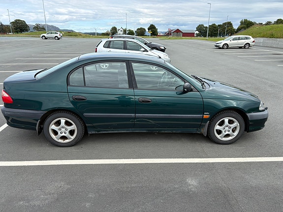 Toyota Avensis 8 of 14